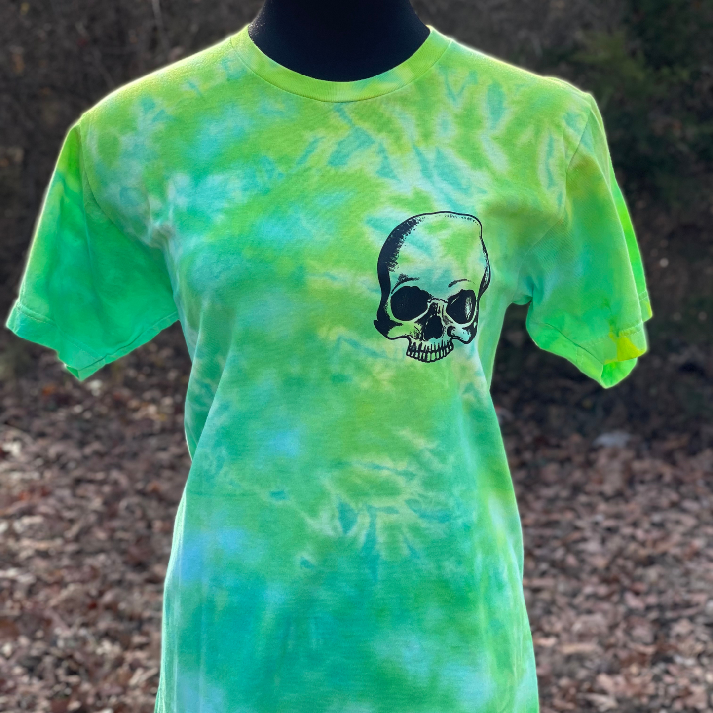 SKELLIE TIE DYE GRAPHIC TEE